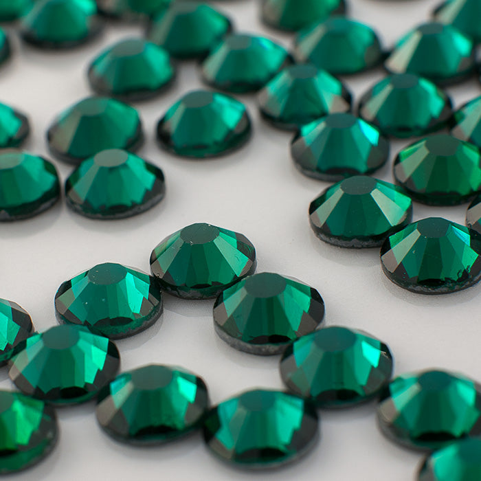 Medida ss10 (3mm) color Emerald